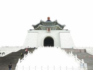 Belajar Sejarah Perang Sipil China di Chiang Kai-shek Memorial Hall