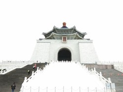 Belajar Sejarah Perang Sipil China di Chiang Kai-shek Memorial Hall