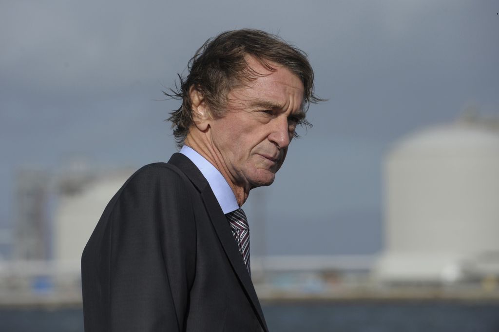 Ineos chairman Jim Ratcliffe (C) visits the INEOS plant in Grangemouth as the first shipment of shale gas from the United States arrived in Britain on September 27, 2016. - A £2 billion (2.3 billion euros, $2.6 billion) investment by Ineos, the world's third largest chemical company, will create a 