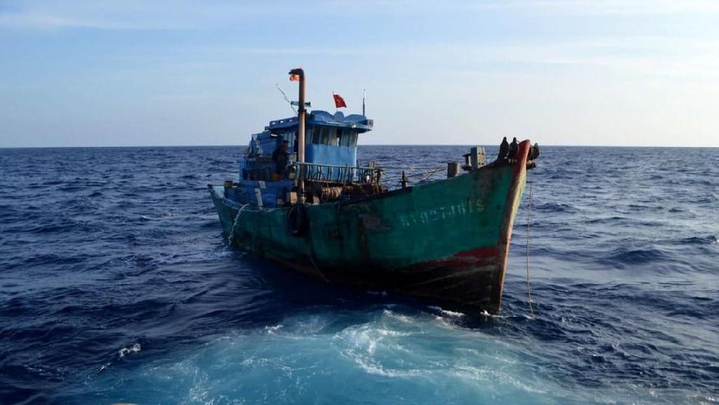 Detik-detik Penangkapan Kapal Maling Ikan Asal Vietnam