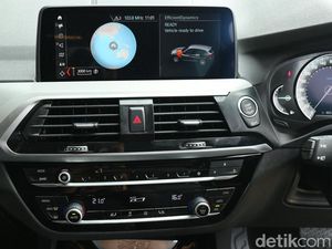 Head Unit Segede Gaban Bisa Ganggu Konsentrasi Nyetir