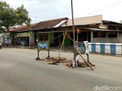 Waspada Jalan Berlubang di Ponorogo, Kedalamannya 1,5 Meter