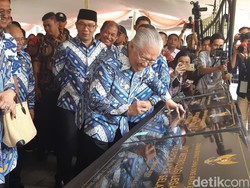 Mendag Pecahkan Rekor MURI Penandatanganan Prasasti Terbanyak