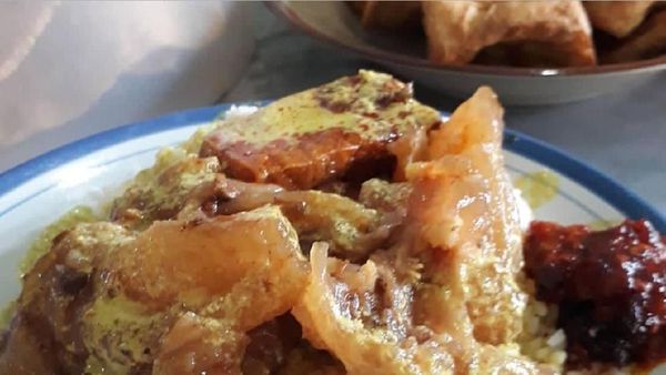Bagaimana Kalau Pagi Ini Sarapan Gudeg Koyor yang Kenyal Gurih Ini?