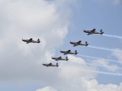Tim Jupiter TNI AU Meliuk-Liuk di Langit Bumi Sriwijaya