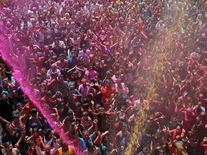 Serunya Tumpah Ruah di Festival Holi