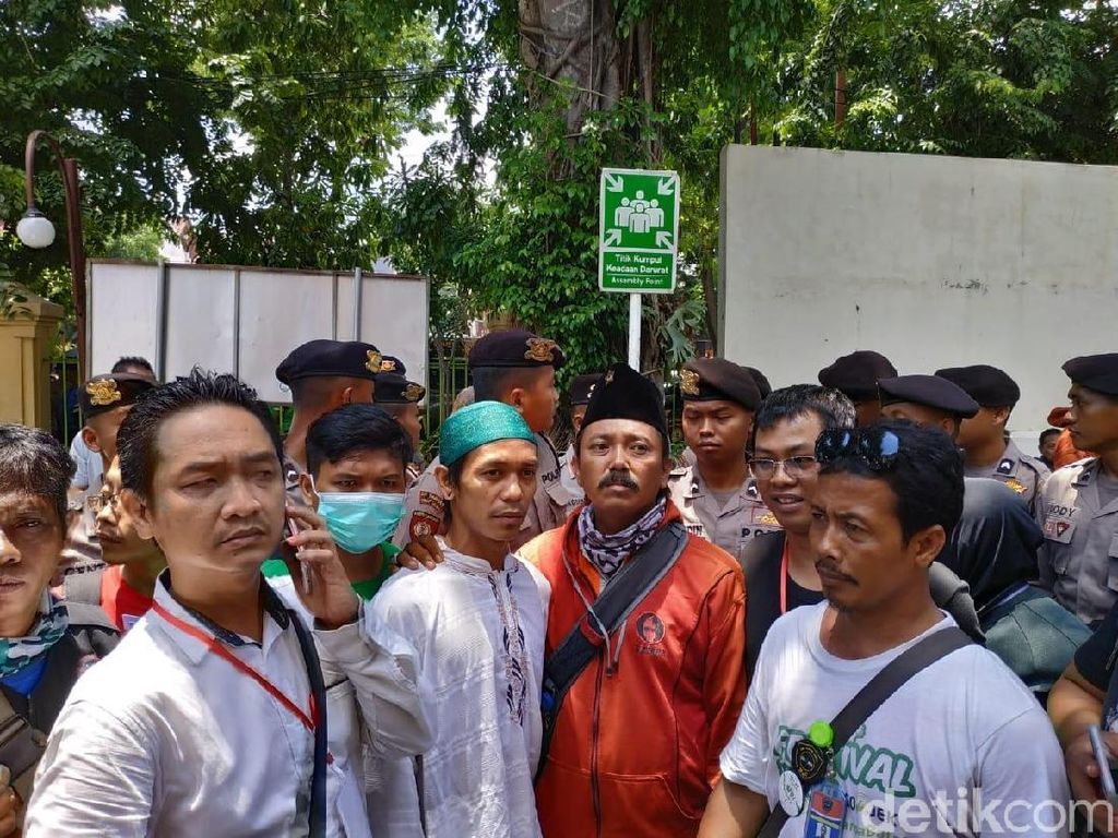 Meski Divonis 2 Bulan 10 Hari, Ojol Ahmad Hilmi Langsung Bebas Meski Divonis 2 Bulan 10 Hari, Ojol Ahmad Hilmi Langsung Bebas