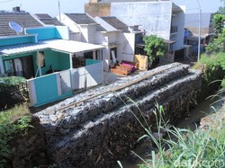 Warga Jatiendah Resah Bronjong Sementara Tanggul yang Jebol Rembes