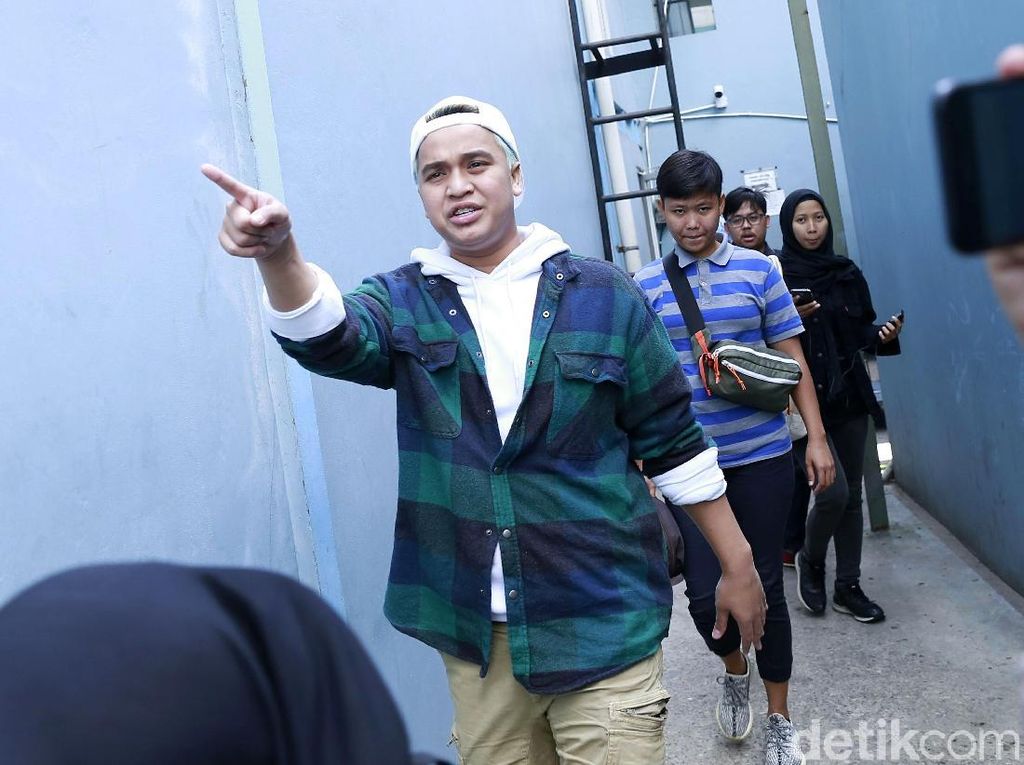Akui Jarang ke Makam Olga, Billy Syahputra Tak Pernah Putus Kirim Doa Akui Jarang ke Makam Olga, Billy Syahputra Tak Pernah Putus Kirim Doa