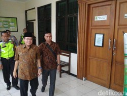 Masuki Ruang Sidang, Wakil Ketua DPR Taufik Kurniawan Tebar Senyum