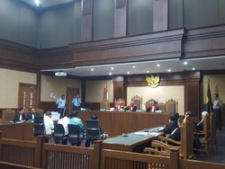 Terima Suap dari Gatot Pujo, 2 Eks Anggota DPRD Dituntut 6 Tahun Bui