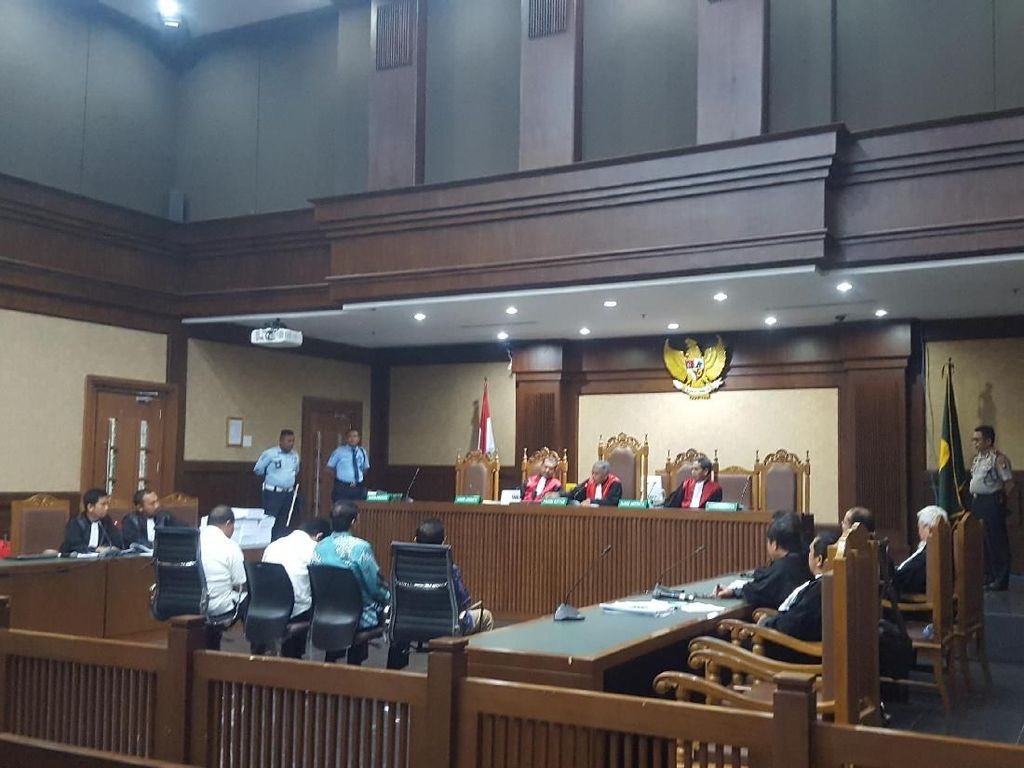 Terima Suap dari Gatot Pujo, 2 Eks Anggota DPRD Dituntut 6 Tahun Bui Terima Suap dari Gatot Pujo, 2 Eks Anggota DPRD Dituntut 6 Tahun Bui