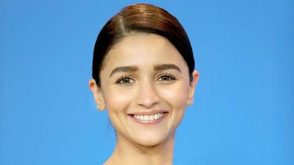 Pesona Artis Bollywood yang Beri Rp 1 Miliar untuk Bantu Supir Beli Rumah