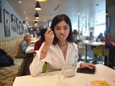 Gaya Kulineran Hits Vieranni, Model Cantik yang Dirayu Vicky Prasetyo