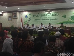 Antara E-Musrenbang Jakarta dan Decide Madrid