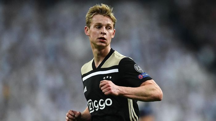 Gelandang muda Ajax Frenkie De Jong sempat berkonsultasi dengan pelatih Timnas Belanda Ronald Koeman sebelum memutuskan bergabung dengan Barcelona. (Foto: David Ramos/Getty Images) Gelandang muda Ajax Frenkie De Jong sempat berkonsultasi dengan pelatih Timnas Belanda Ronald Koeman sebelum memutuskan bergabung dengan Barcelona. (Foto: David Ramos/Getty Images)
