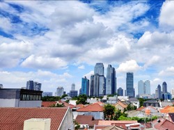 cityskape jakarta minggu cerah di pagi hari