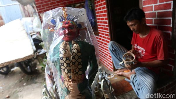 Serba-serbi Pembuatan Ondel-ondel Mini Khas Betawi