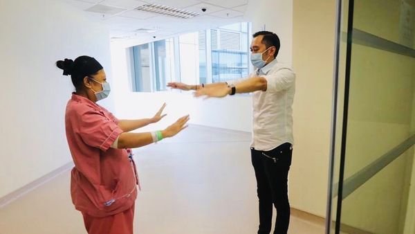 Haru, 9 Momen Saat Suster Spesial Dampingi Ani Yudhoyono