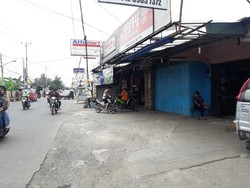 Tukang Pecel Lele di Bekasi Dikeroyok, Adik: Abang Masak Cuma 10 Menit