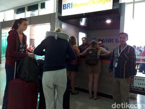 Money Changer BRI Permudah Liburan Para Turis di Labuan Bajo Money Changer BRI Permudah Liburan Para Turis di Labuan Bajo