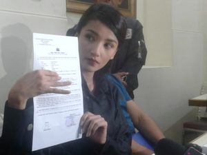 Ini Kata-kata Atalarik Syah yang Bikin Tsania Marwa Sakit Hati dan Naik Pitam Ini Kata-kata Atalarik Syah yang Bikin Tsania Marwa Sakit Hati dan Naik Pitam
