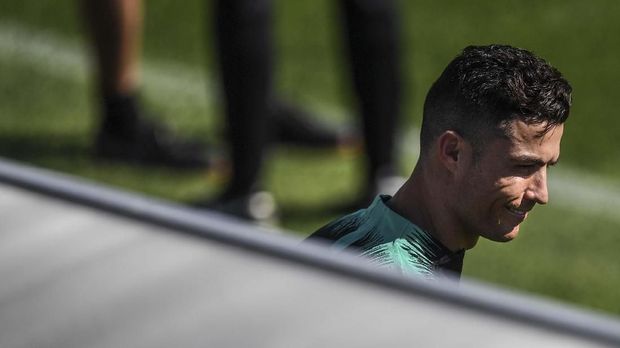 Cristiano Ronaldo saat ini tengah memenuhi panggilan timnas Portugal.