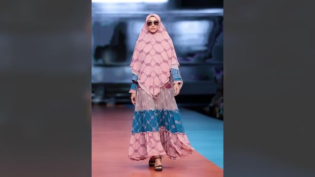 Peragaan busana koleksi
