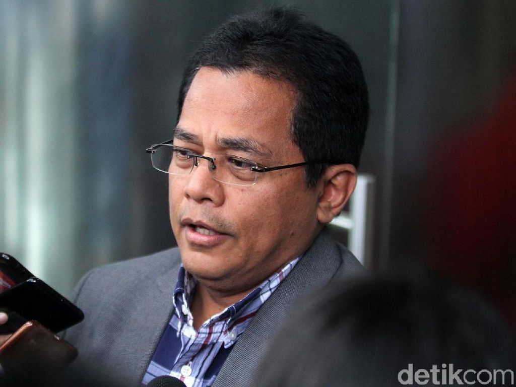 Sekjen DPR Indra Iskandar Penuhi Panggilan KPK Jadi Saksi Kasus Korupsi PT DI