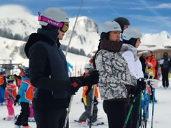 Lupakan Kesedihan, Luna Maya Main Ski di Resort Mewah Prancis