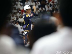 Pakai Helm Proyek, Jokowi Hadiri Deklarasi 10.000 Pengusaha Pakai Helm Proyek, Jokowi Hadiri Deklarasi 10.000 Pengusaha