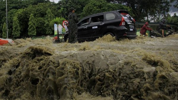 Hari Kelima Pasca Banjir Bandang, Sentani masih Tergenang