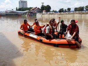810 Ribu Benih Ikan Nila Disebar di Bendung Tirtonadi Solo