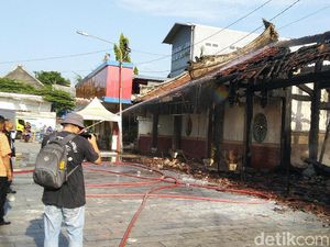 Jejak Bangunan Kong Tik Soe di Tay Kak Sie yang Hangus Pagi Tadi Jejak Bangunan Kong Tik Soe di Tay Kak Sie yang Hangus Pagi Tadi