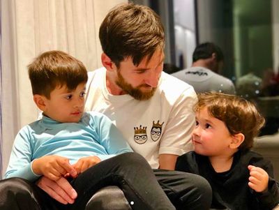 Sweet! Potret Kebersamaan Lionel Messi dan Anak-anaknya