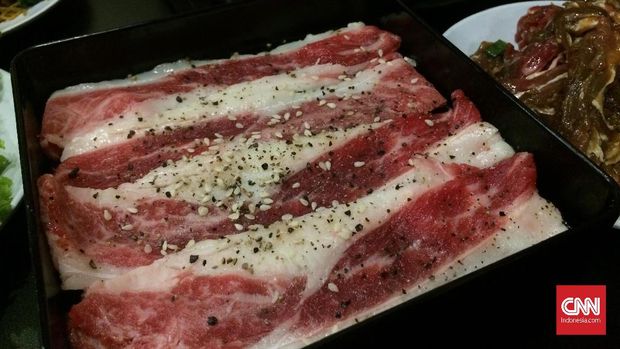 Pochajjang menghadirkan sajian daging panggang ala warung kaki lima Korea.