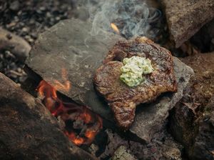 Pria Ini Habiskan Rp 63 Juta Untuk Buat Oven Batu demi Panggang Sapi Pria Ini Habiskan Rp 63 Juta Untuk Buat Oven Batu demi Panggang Sapi