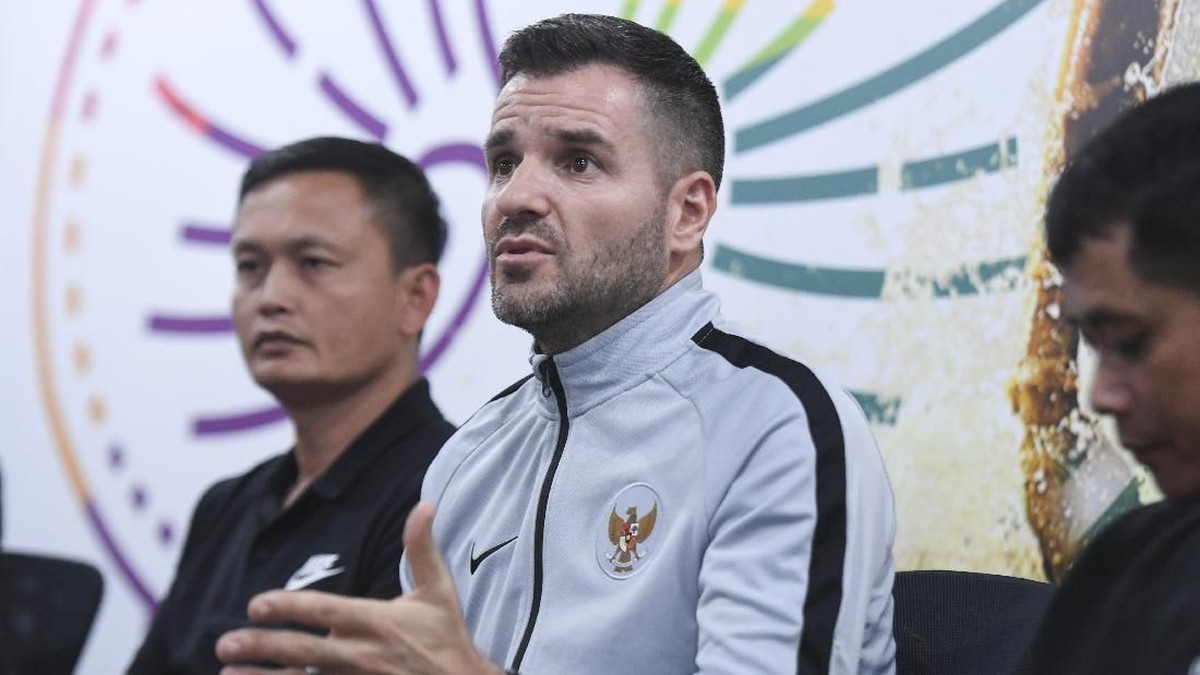 Pelatih Timnas Indonesia Simon McMenemy membawa 22 pemain untuk beruji coba dengan Timnas Myanmar. (Foto: ANTARA FOTO/Hafidz Mubarak A)