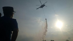 Karhutla di Kalimantan-Sumatera Tak Mati Meski Dibom Air Berkali-kali