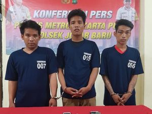 Todong Penumpang Angkot, 3 Pemuda Dihakimi Massa di Johar Baru Todong Penumpang Angkot, 3 Pemuda Dihakimi Massa di Johar Baru