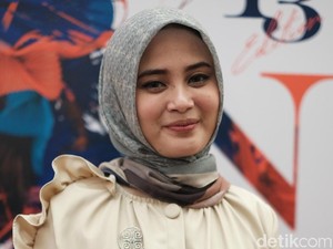 Setelah Hijab Anti Air, Restu Anggraini Rilis Busana Anti Minyak dan Tanah Setelah Hijab Anti Air, Restu Anggraini Rilis Busana Anti Minyak dan Tanah