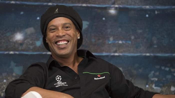 ADDIS ABABA - APRIL 14: Ronaldinho, Heineken Ambassador, is pictured during a press briefing with the UEFA trophy during the UEFA Champions League Trophy Tour Presented by Heineken at the Hilton Hotel on 14 April 2018 in Addis Ababa, Ethiopia. (Photo by Getty Images)