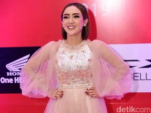 Cita Citata dan Kisahnya yang Tolak BMW Rp 5 M dari Pengusaha Cita Citata dan Kisahnya yang Tolak BMW Rp 5 M dari Pengusaha