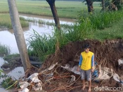 Banjir Jebol Tanggul, Puluhan Rumah di Kediri Terendam