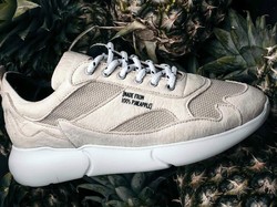 Sneakers Terbuat dari Daun Nanas Dijual Rp 4 Jutaan, Tertarik Beli?