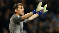Peringkat pertama adalah Iker Casillas. Kiper legenda Real Madrid yang baru pensiun ini memiliki 177 penampilan (Pedro Nunes/Reuters)