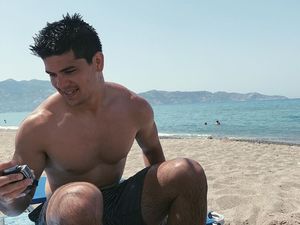 Foto: Gaya Liburan Atlet Seksi Italia