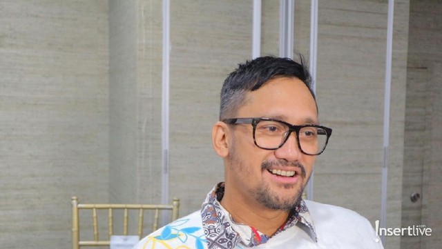 Kabar Terkini Artis dari InsertLive : Terpopuler: Sosok Ayah Sambung Alyssa Daguise Vs Tora Sudiro Jadi Kakek