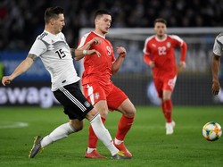 Menghadapi Serbia dalam laga uji coba di Volkswagen Arena, Wolfsburg, Kamis (20/3/2019) dini hari WIB, Jerman turun dengan banyak wajah baru. Satu-satunya pemain dari Piala Dunia 2014 yang tersisa di starting XI hanya Manuel Neuer. Foto: Fabian Bimmer/Reuters