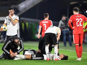 Sane Jadi Korban Tekel Berbahaya, Loew: Untung Tak Patah Tulang Sane Jadi Korban Tekel Berbahaya, Loew: Untung Tak Patah Tulang